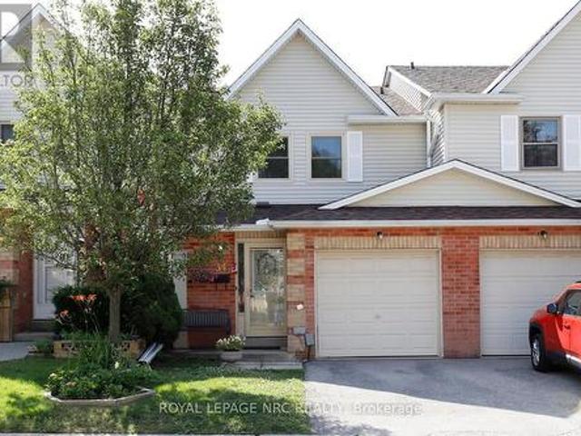 Townhouse for sale in Oakville, Ontario