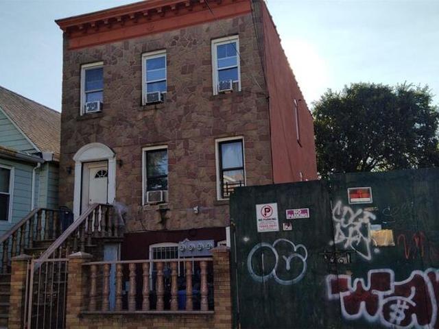 Duplex for sale in Corona