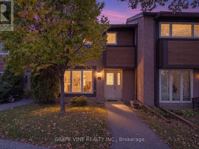 Townhouse for sale in Huntridge, Ottawa