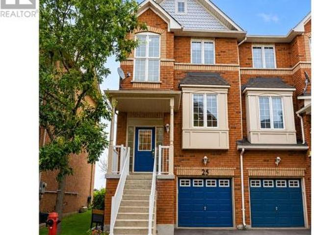 Townhouse for sale in Ajax, Golden Horseshoe