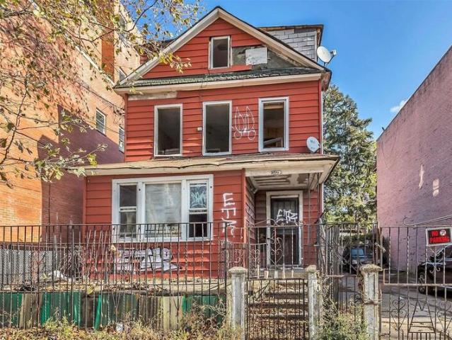 Duplex for sale in Corona