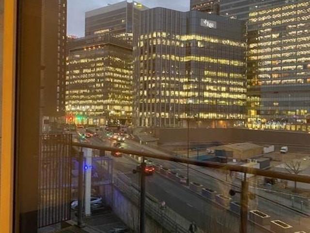 Apartment for rent in Boardwalk Place, Greater London