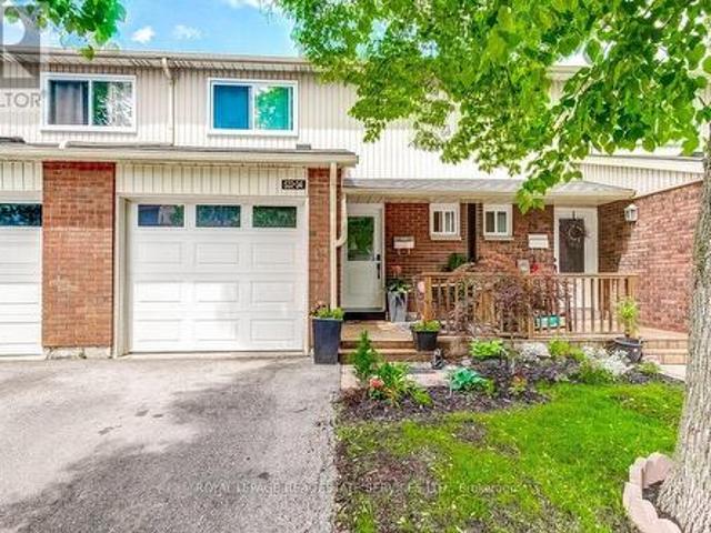 Townhouse for sale in Burlington, Ontario