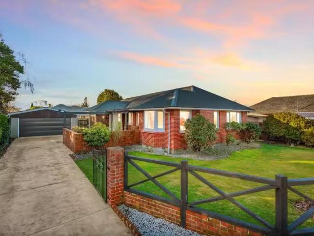 House for sale in Chaslands, Canterbury