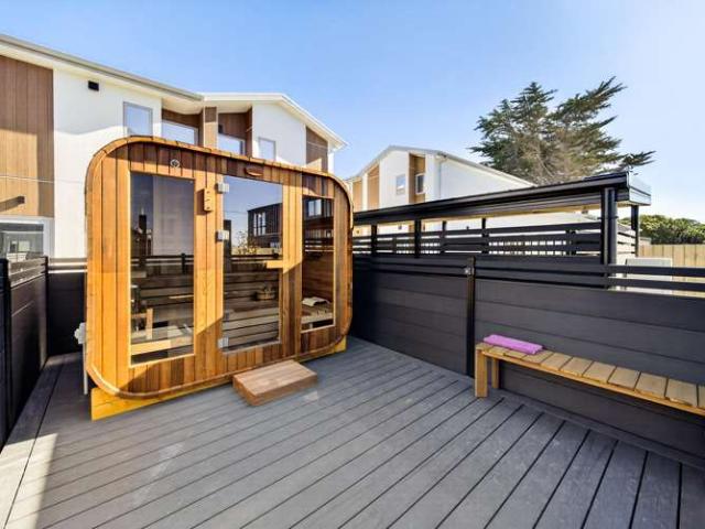 Townhouse for sale in Chaslands, Canterbury