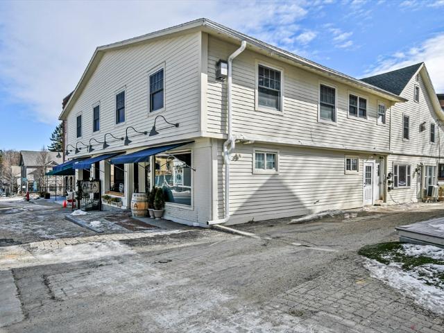 Condo for sale in Lenox