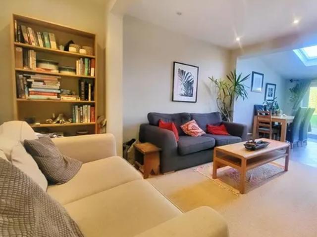 House for rent in Summerstown, Greater London