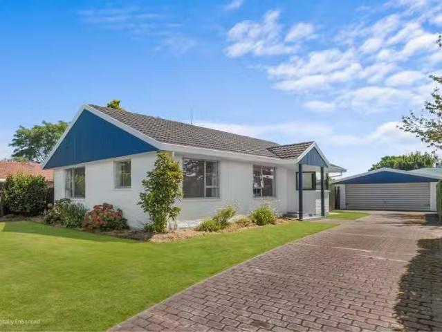House for sale in Chaslands, Canterbury