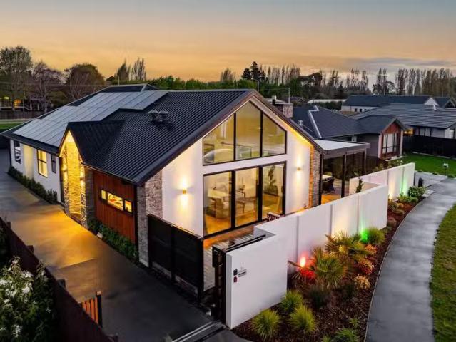 House for sale in Chaslands, Canterbury