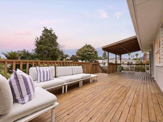 House for sale in Beach Haven, Kaipātiki