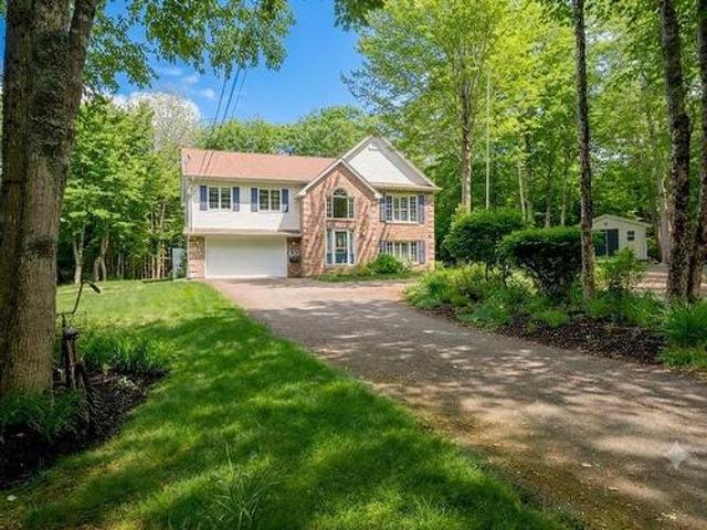 House for sale in Beaver Bank, Nova Scotia