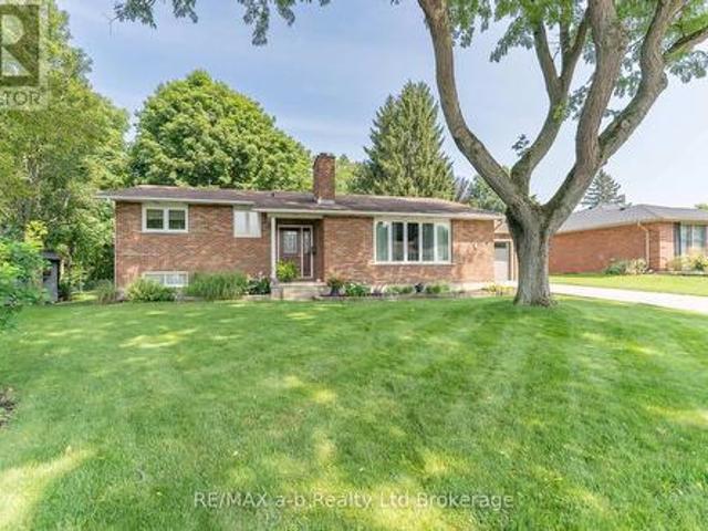 House for sale in Tillsonburg, Ontario