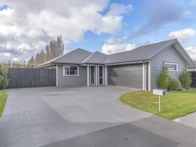 House for rent in Chaslands, Canterbury