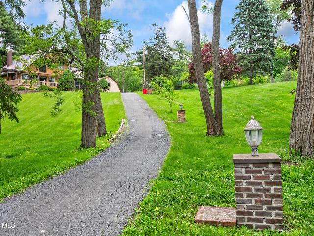 House for sale in Hannacroix, New York