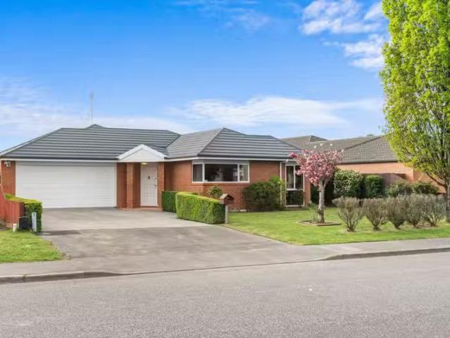 House for sale in Chaslands, Canterbury
