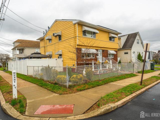 House for sale in Avenel, New Jersey