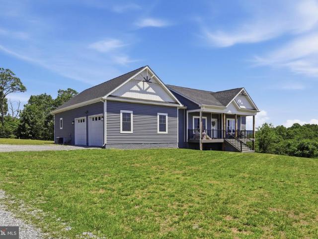 House for sale in Hedgesville, West Virginia