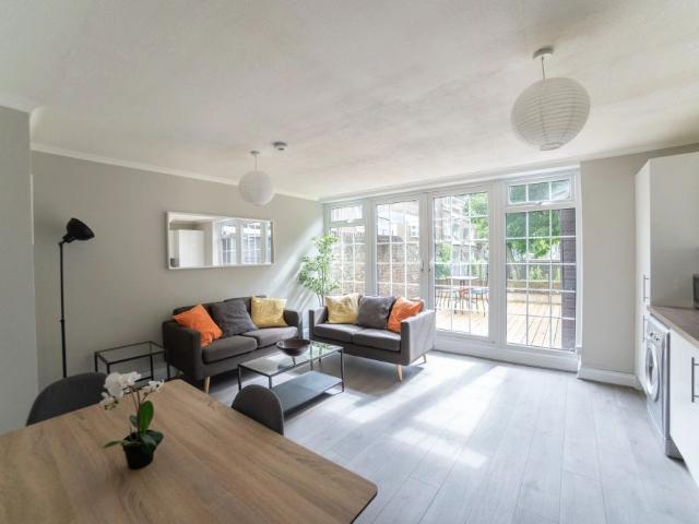 Room for rent in Poplar Grove, Greater London