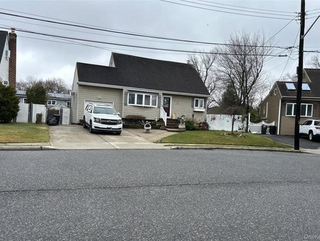 House for sale in West Babylon, Town of Babylon