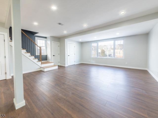 House for sale in Lyndhurst, New Jersey
