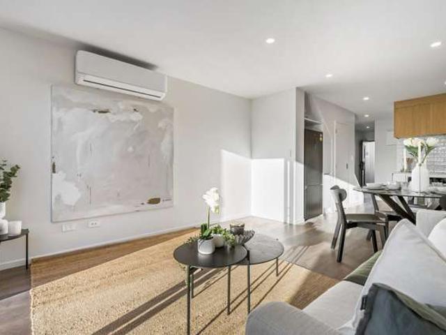 Townhouse for rent in Paremoremo