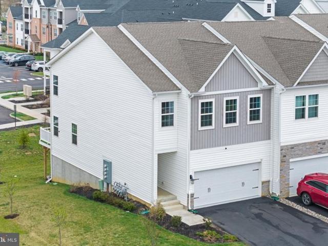 Townhouse for sale in Bordentown, New Jersey