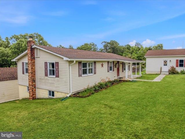 House for sale in Berkeley Springs, West Virginia