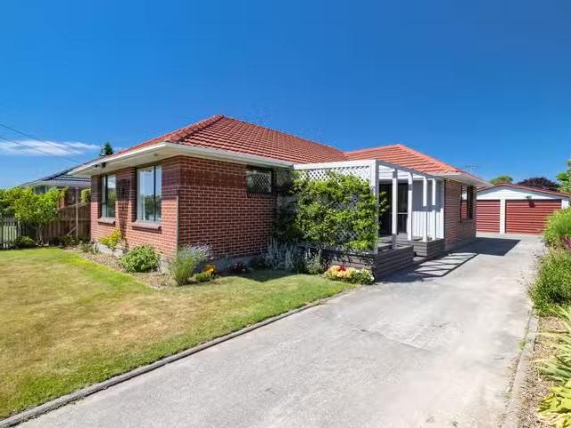 House for sale in Chaslands, Canterbury