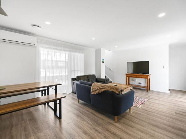 Townhouse for rent in Hamilton Central, Hamilton City