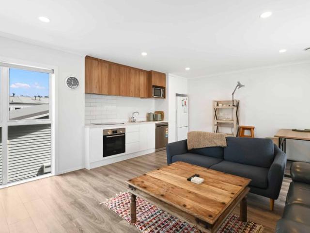 Townhouse for rent in Hamilton Central, Hamilton City