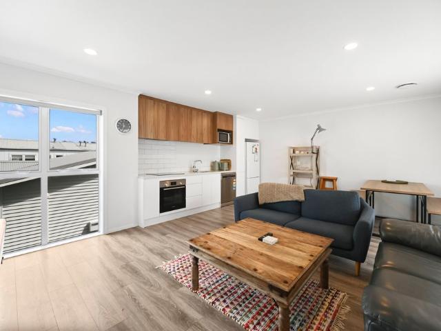 Townhouse for rent in Hamilton Central, Hamilton City