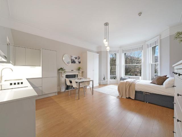 Studio for rent in Notting Hill, Isle Of Man
