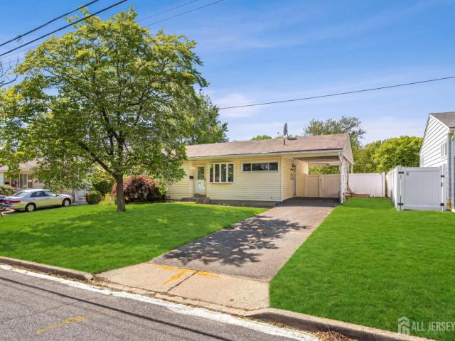 House for sale in Cliffwood, New Jersey