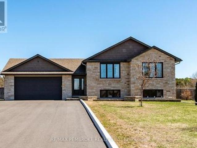 House for sale in Renfrew, Ontario