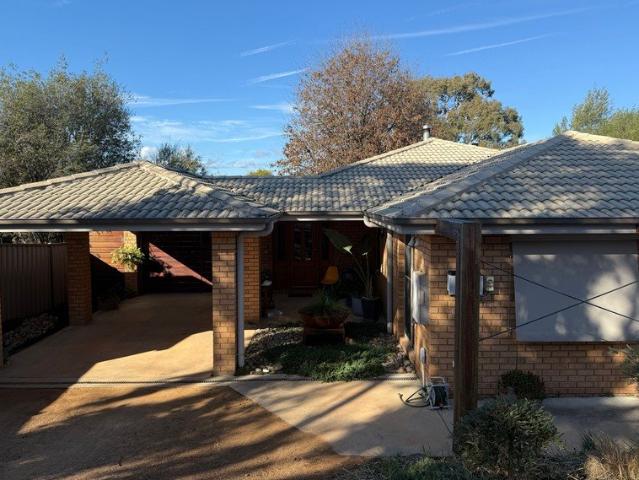 House for sale in Victoria