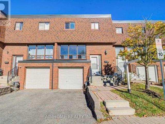 Townhouse for sale in Stately Way, Markham