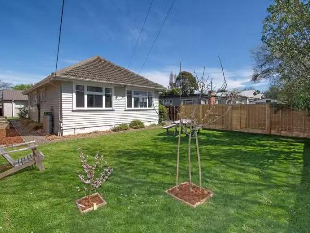 House for sale in Chaslands, Canterbury