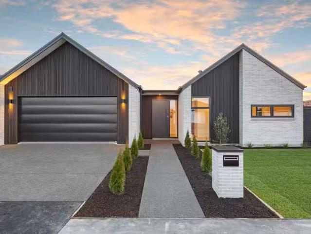 House for sale in Chaslands, Canterbury