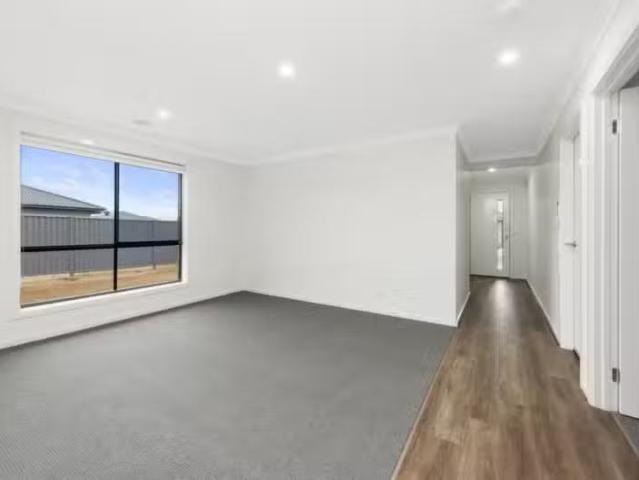 House for rent in Forrestfield, Western Australia