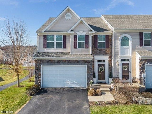 Townhouse for sale in Washington, New Jersey