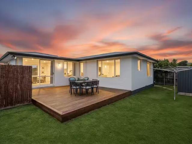 House for sale in Chaslands, Canterbury