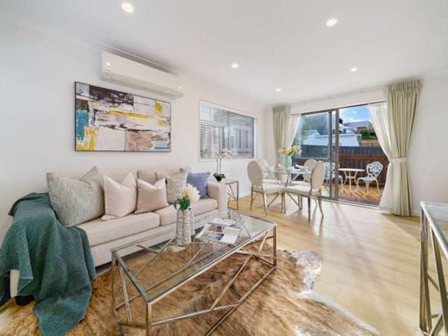 Townhouse for sale in Whangaparaoa, Oroua County