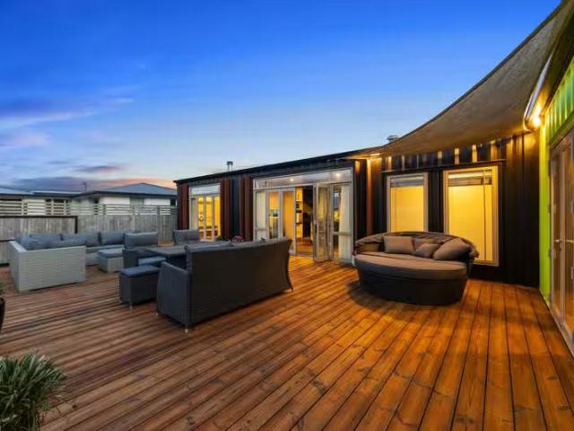 House for sale in Chaslands, Canterbury