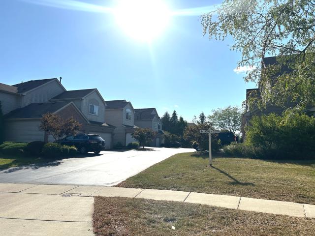 Condo for sale in Carpentersville, Illinois