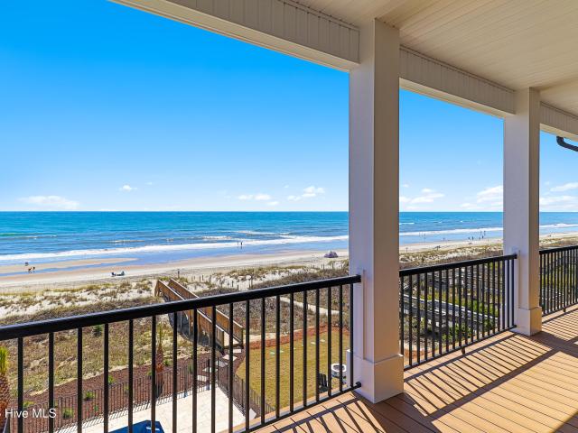 Townhouse for sale in Emerald Isle, Carteret County