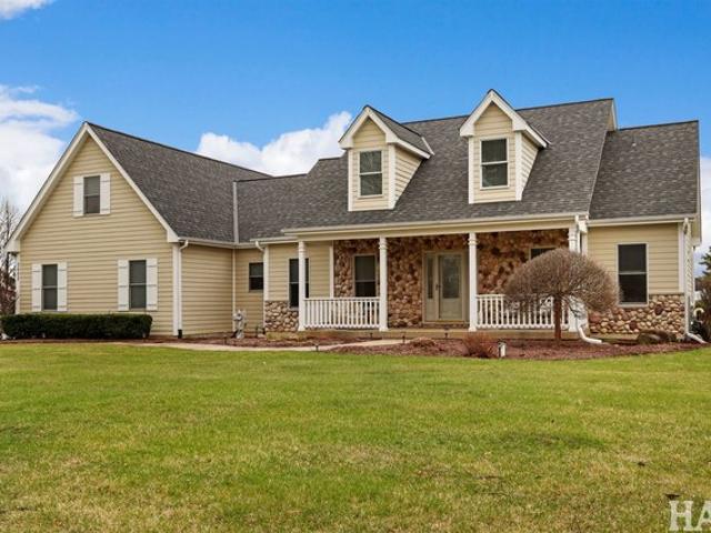 House for sale in Mchenry, Illinois