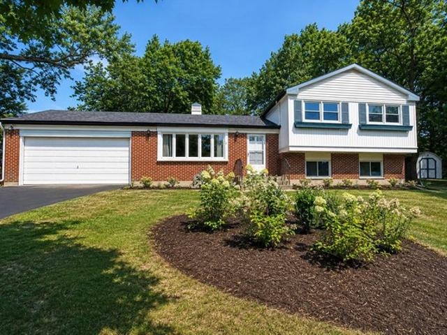 House for sale in Mchenry, Illinois
