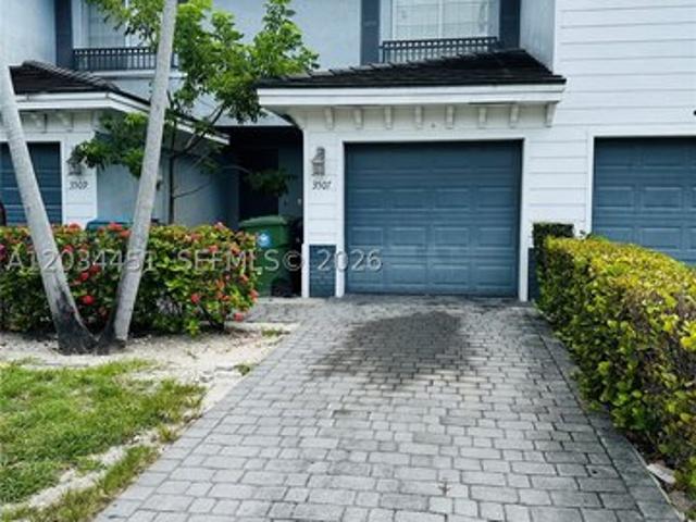 Townhouse for sale in Lauderhill, Broward County