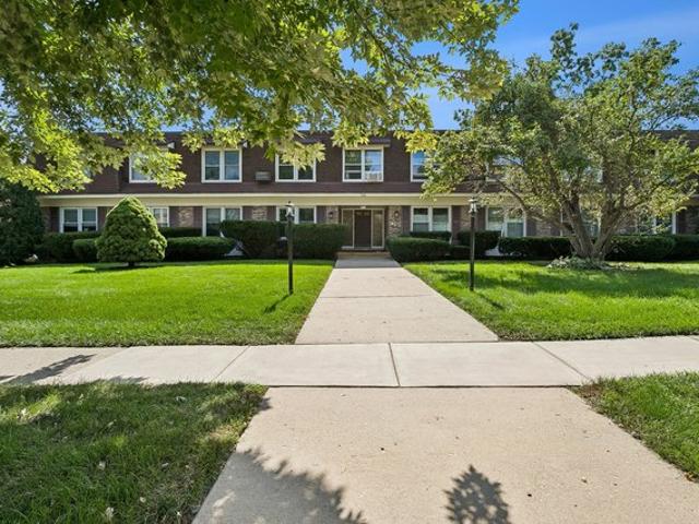 Condo for sale in Libertyville, Illinois