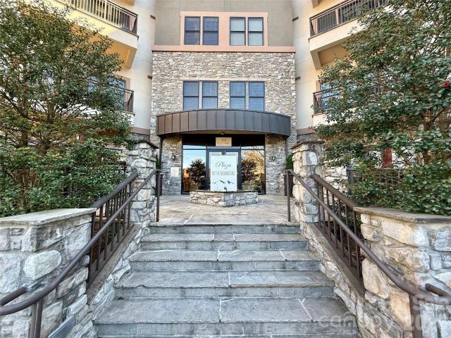 Condo for sale in Hendersonville, North Carolina